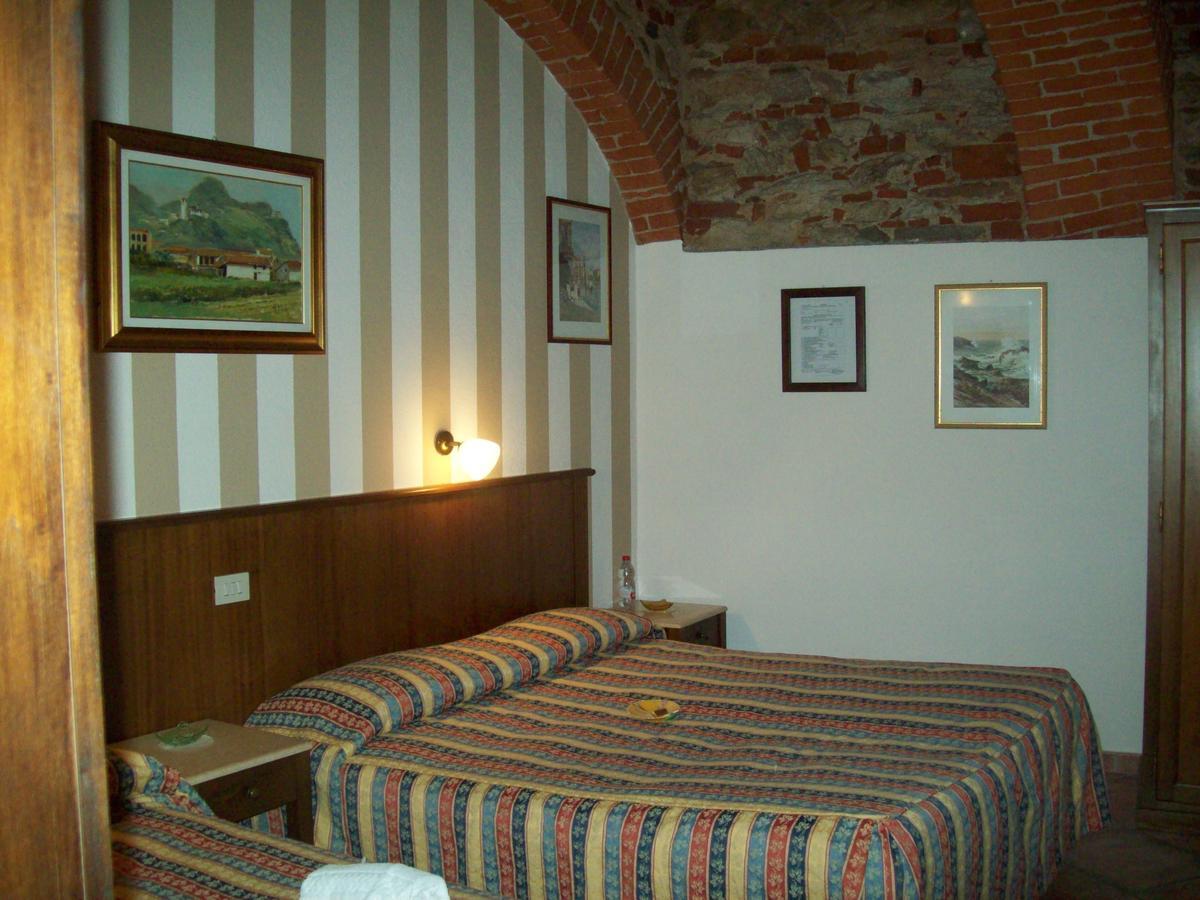 Hotel Excalibur Revello Dış mekan fotoğraf