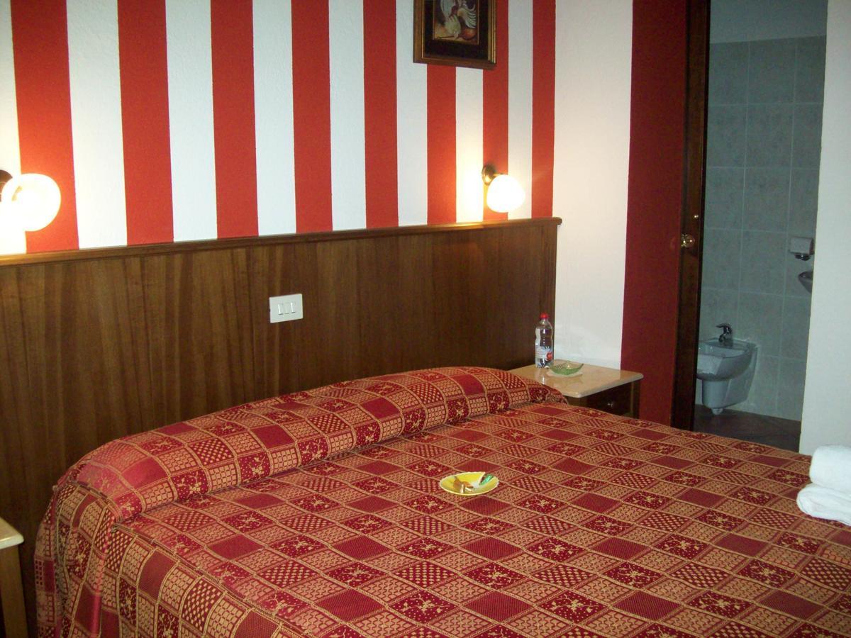 Hotel Excalibur Revello Dış mekan fotoğraf