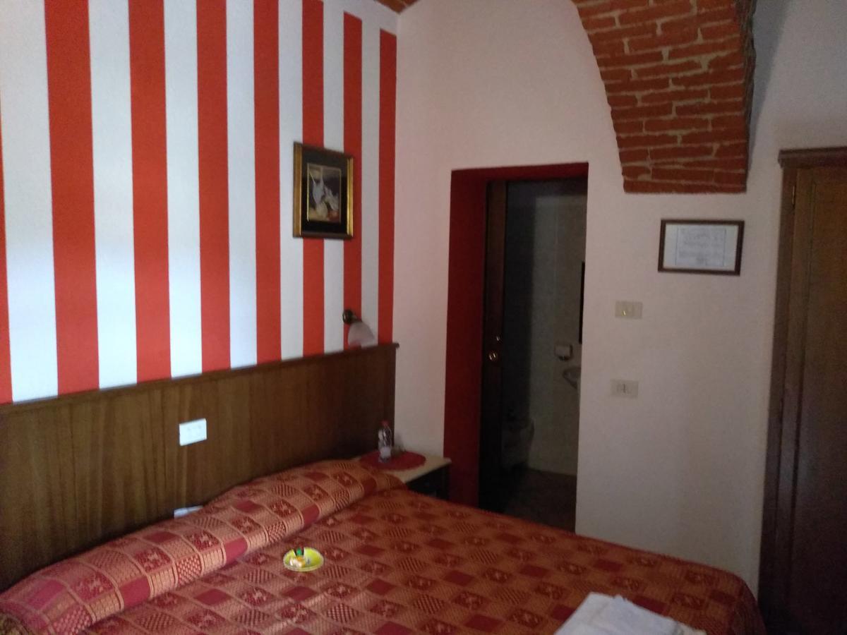 Hotel Excalibur Revello Dış mekan fotoğraf
